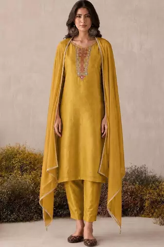 Women Regular Thread Work Kurta with Trousers & With Dupatta