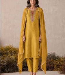 Women Regular Thread Work Kurta with Trousers & With Dupatta
