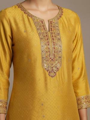 Women Regular Thread Work Kurta with Trousers & With Dupatta 4