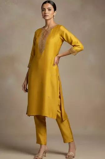 Women Regular Thread Work Kurta with Trousers & With Dupatta