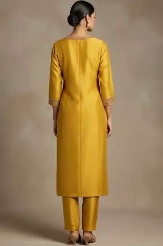 Women Regular Thread Work Kurta with Trousers & With Dupatta