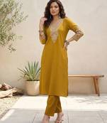 Women Ethnic Motifs Embroidered Regular Thread Work Kurta with Trousers