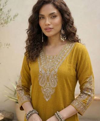 Women Ethnic Motifs Embroidered Regular Thread Work Kurta with Trousers 2