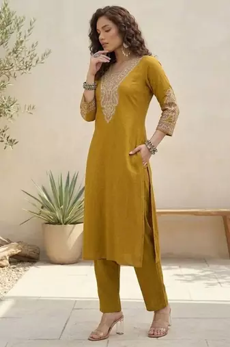 Women Ethnic Motifs Embroidered Regular Thread Work Kurta with Trousers
