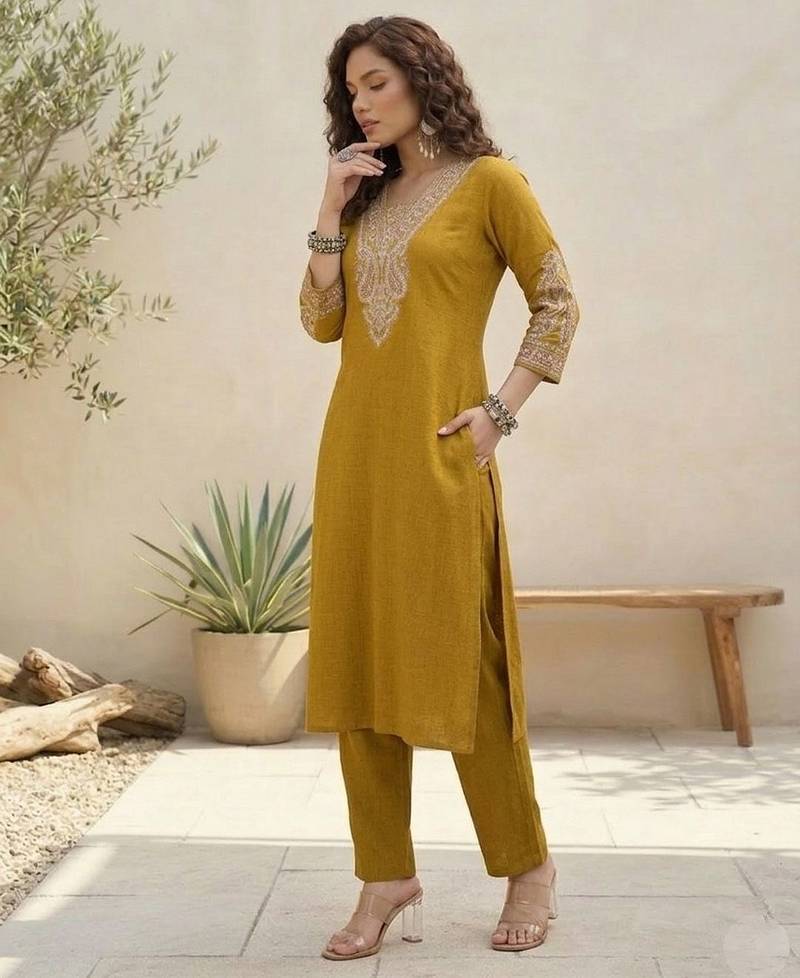 Women Ethnic Motifs Embroidered Regular Thread Work Kurta with Trousers