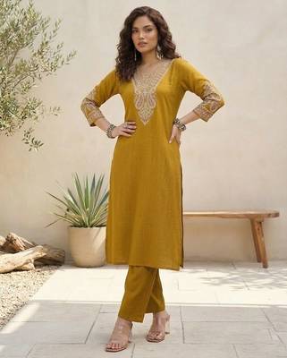 Women Ethnic Motifs Embroidered Regular Thread Work Kurta with Trousers 5