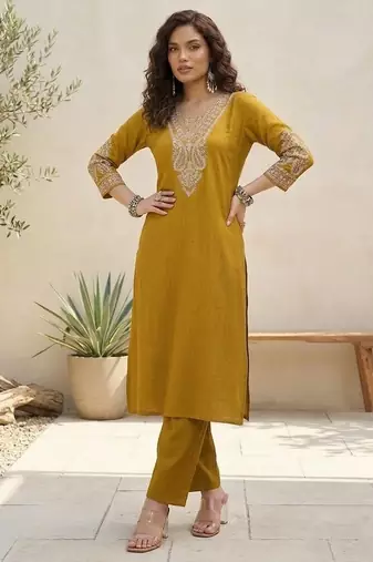 Women Ethnic Motifs Embroidered Regular Thread Work Kurta with Trousers