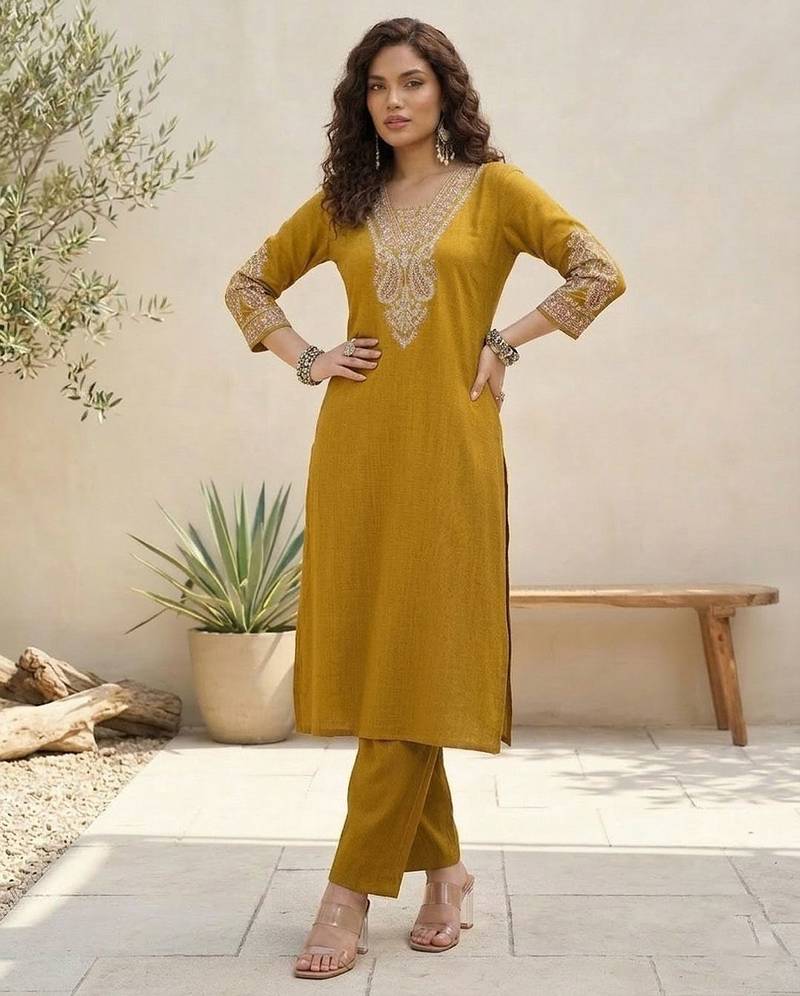 Women Ethnic Motifs Embroidered Regular Thread Work Kurta with Trousers
