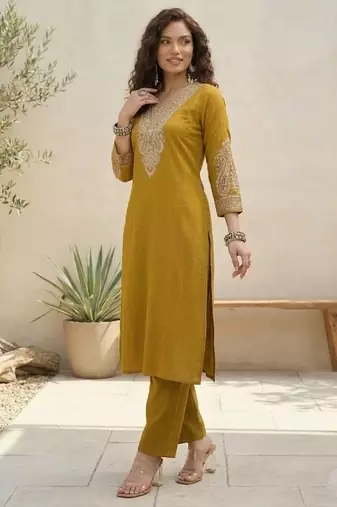 Women Ethnic Motifs Embroidered Regular Thread Work Kurta with Trousers