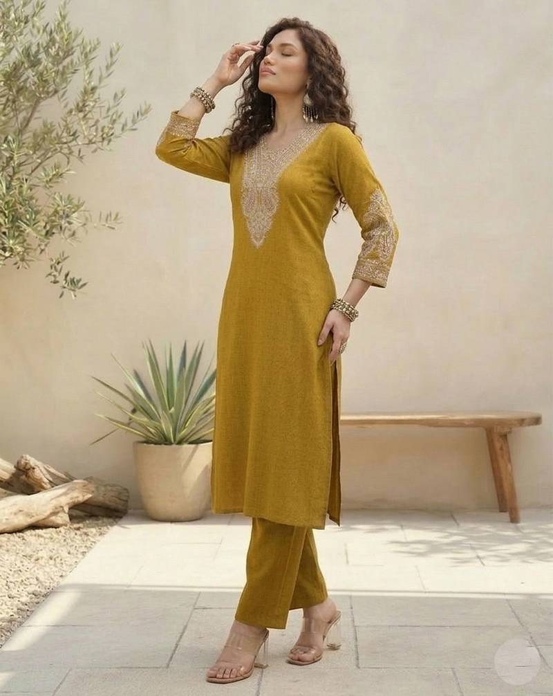 Women Ethnic Motifs Embroidered Regular Thread Work Kurta with Trousers