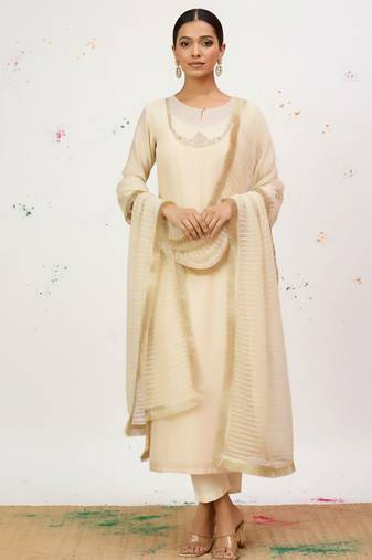 Women Regular Thread Work Kurta with Trousers & With Dupatta