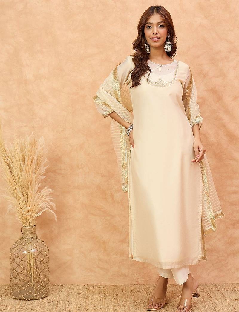Women Regular Thread Work Kurta with Trousers & With Dupatta