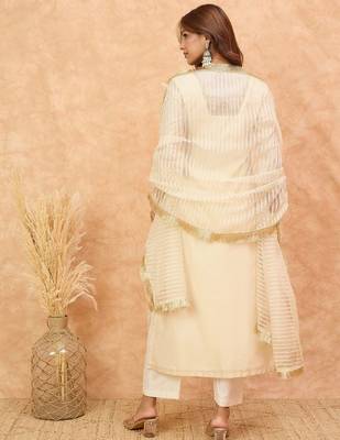 Women Regular Thread Work Kurta with Trousers & With Dupatta 3