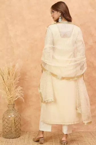 Women Regular Thread Work Kurta with Trousers & With Dupatta