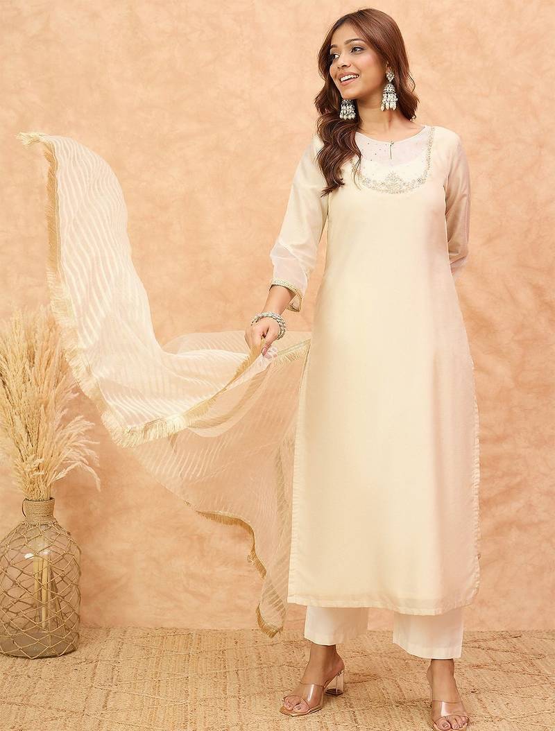 Women Regular Thread Work Kurta with Trousers & With Dupatta