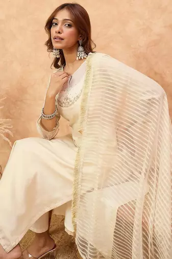Women Regular Thread Work Kurta with Trousers & With Dupatta