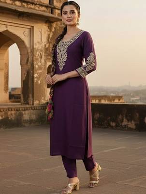 Women Ethnic Motifs Embroidered Regular Thread Work Kurta with Trousers 1