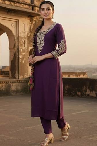 Women Ethnic Motifs Embroidered Regular Thread Work Kurta with Trousers