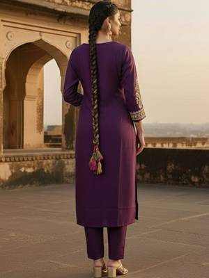 Women Ethnic Motifs Embroidered Regular Thread Work Kurta with Trousers 4