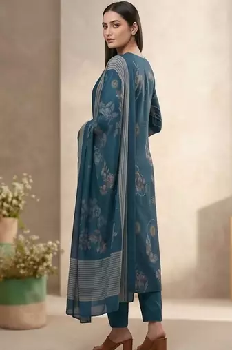 Women Floral Printed Regular Kurta with Trousers & With Dupatta