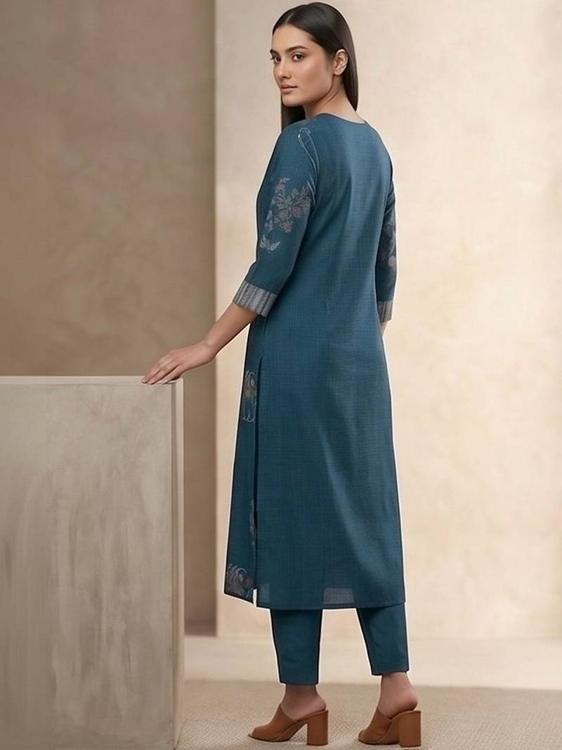 Women Floral Printed Regular Kurta with Trousers & With Dupatta
