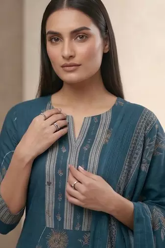 Women Floral Printed Regular Kurta with Trousers & With Dupatta