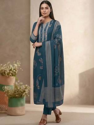 Women Floral Printed Regular Kurta with Trousers & With Dupatta 5