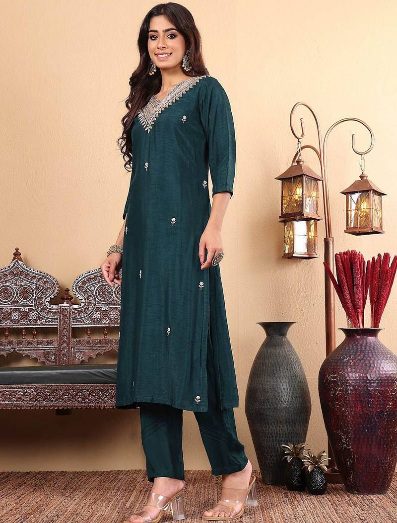 Ethnic Motifs Regular Thread Work  Silk Straight Kurta with Trousers & Dupatta