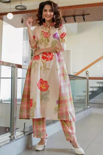 Women Floral Printed Regular Kurta with Trousers