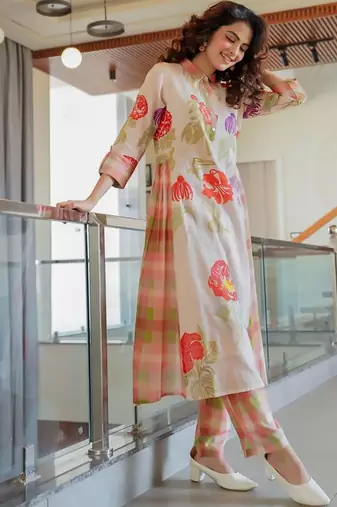 Women Floral Printed Regular Kurta with Trousers