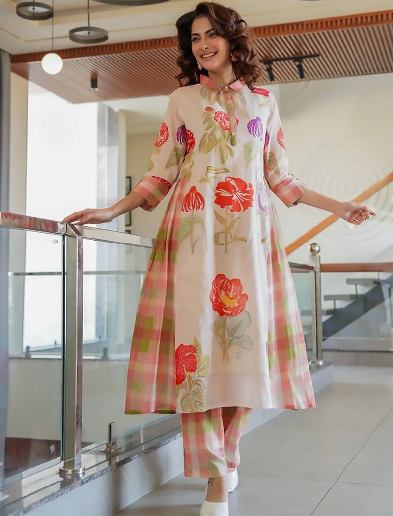 Women Floral Printed Regular Kurta with Trousers