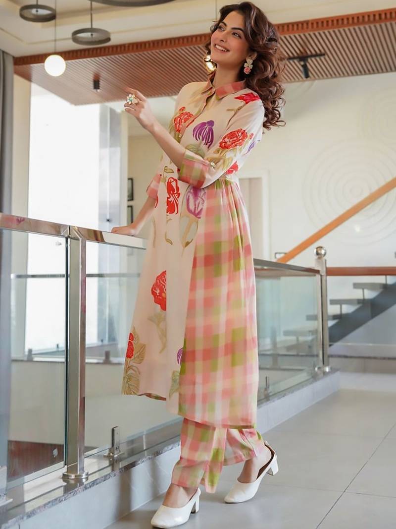 Women Floral Printed Regular Kurta with Trousers