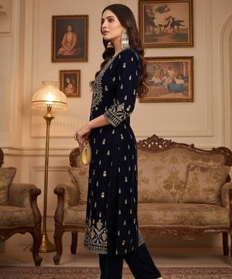 Women Ethnic Motifs Embroidered Regular Thread Work Velvet Kurta with Trousers 3