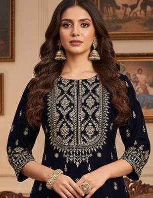 Women Ethnic Motifs Embroidered Regular Thread Work Velvet Kurta with Trousers 6