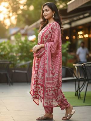 Women Printed Regular Kurta with Trousers & With Dupatta 3