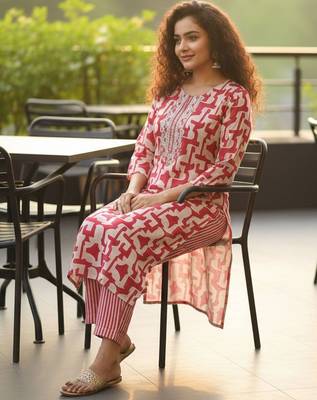 Women Printed Regular Kurta with Trousers & With Dupatta 5