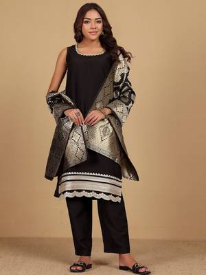 Sleeveless Round Neck Straight Kurta With Trousers And Dupatta 1