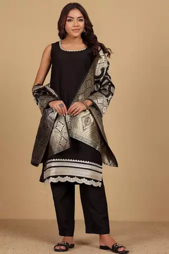Sleeveless Round Neck Straight Kurta With Trousers And Dupatta