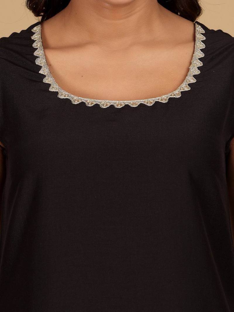 Sleeveless Round Neck Straight Kurta With Trousers And Dupatta