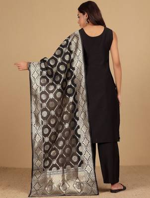 Sleeveless Round Neck Straight Kurta With Trousers And Dupatta 6