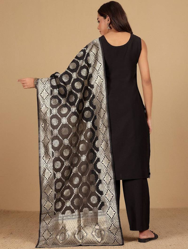 Sleeveless Round Neck Straight Kurta With Trousers And Dupatta