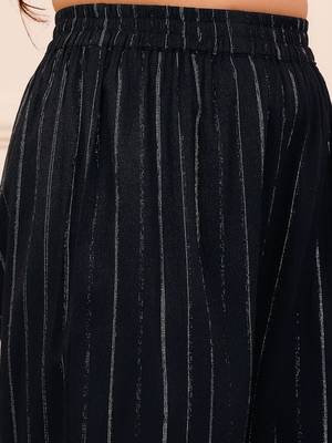 Women Printed Regular Silk Crepe Kurta with Trousers 3