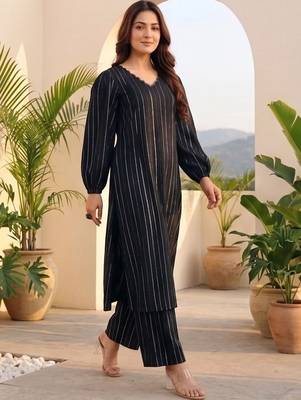 Women Printed Regular Silk Crepe Kurta with Trousers 4