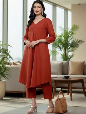 Women Dyed Pleated Kurta with Trousers 4