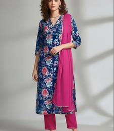 Women Floral Printed Regular Kurta with Trousers & With Dupatta