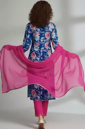 Women Floral Printed Regular Kurta with Trousers & With Dupatta