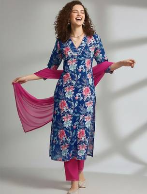 Women Floral Printed Regular Kurta with Trousers & With Dupatta 3