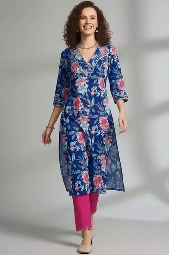 Women Floral Printed Regular Kurta with Trousers & With Dupatta