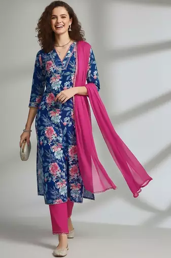 Women Floral Printed Regular Kurta with Trousers & With Dupatta