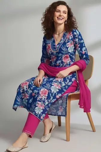 Women Floral Printed Regular Kurta with Trousers & With Dupatta